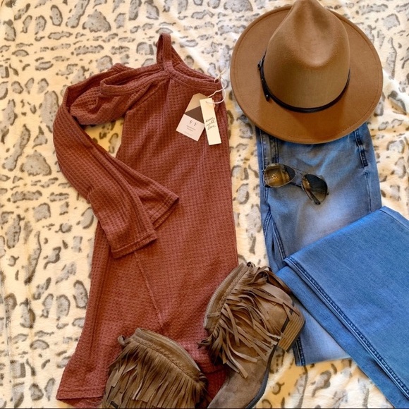 ILLA ILLA Cold Shoulder Waffle Knit Top - Picture 2 of 7